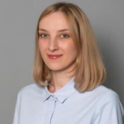 Kobieta w niebieskiej koszuli